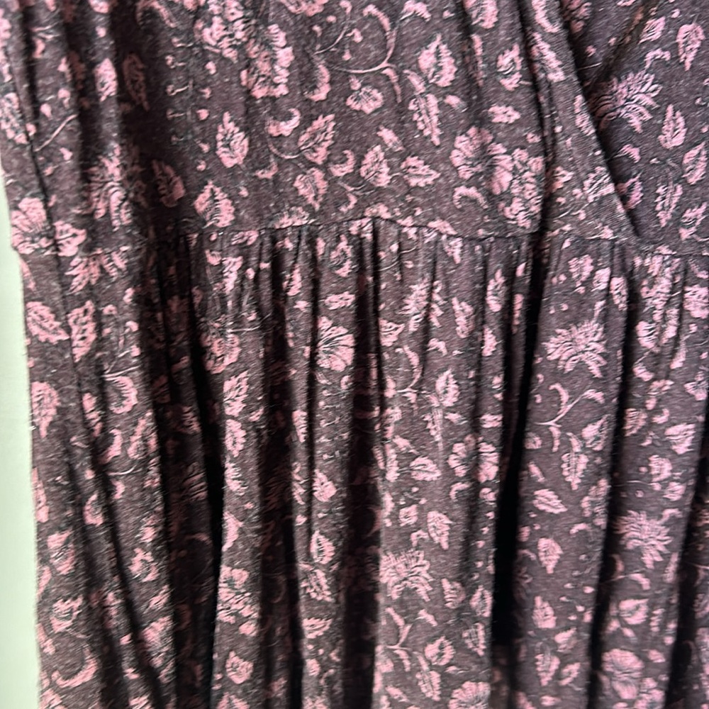 V-neck blouse - Picture 3 of 6
